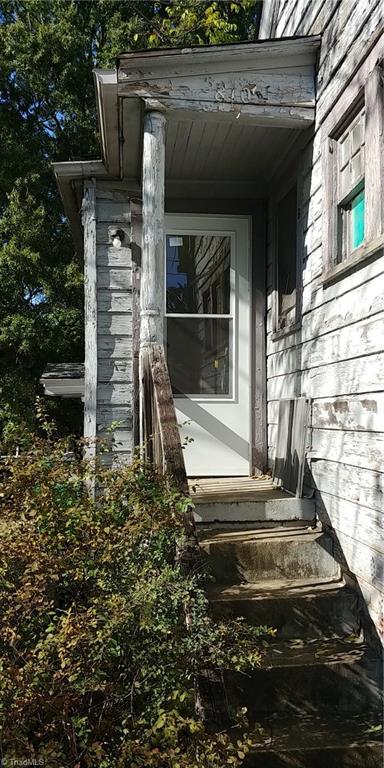810 West English Road High Point, NC 27262 - Photo 23 of 50 810-B entrance