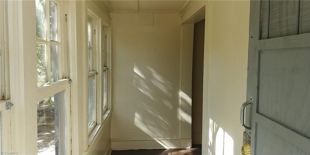 810 West English Road High Point, NC 27262 - Photo 24 of 50 810-B foyer
