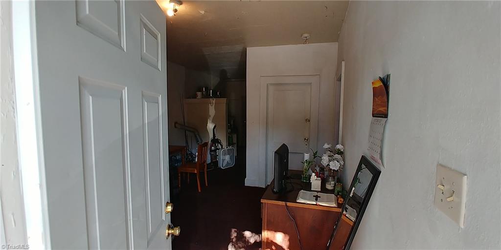 810 West English Road High Point, NC 27262 - Photo 32 of 50 202 Venable living room