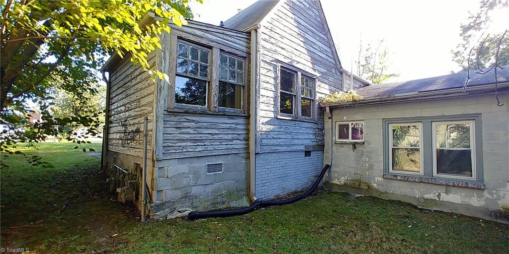810 West English Road High Point, NC 27262 - Photo 5 of 50 Backside of Right Front