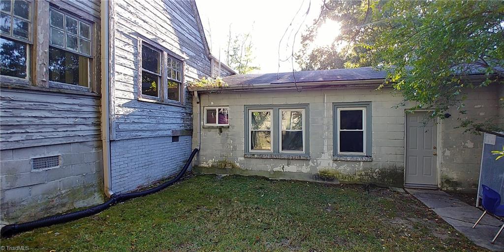 810 West English Road High Point, NC 27262 - Photo 6 of 50 Right Side