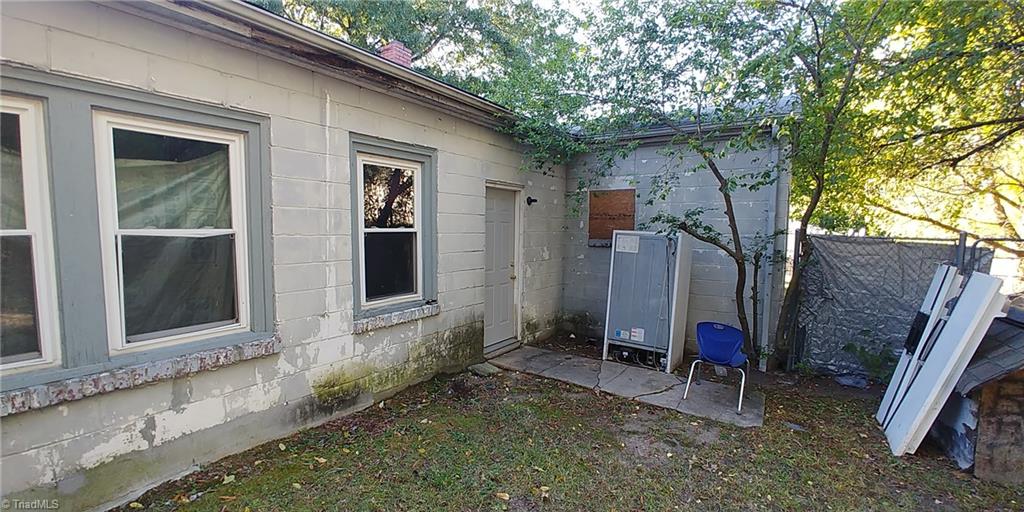 810 West English Road High Point, NC 27262 - Photo 7 of 50 Right Side Middle