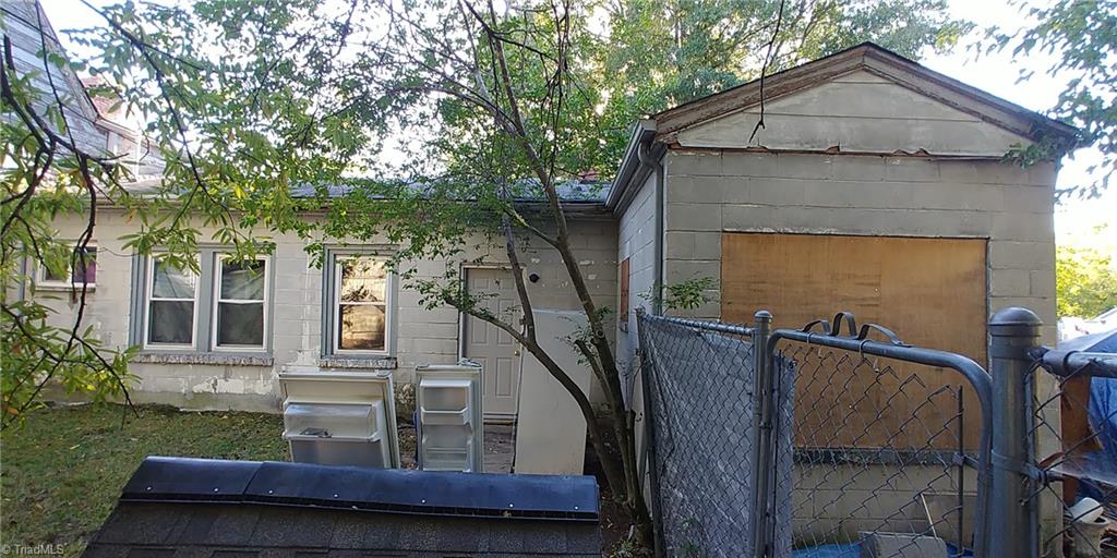 810 West English Road High Point, NC 27262 - Photo 8 of 50 Right Side Middle & Back Corner