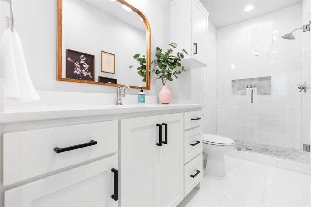 425 Proctor Avenue Waco, TX 76708 - Photo 14 of 33 a bathroom with a sink a toilet and shower