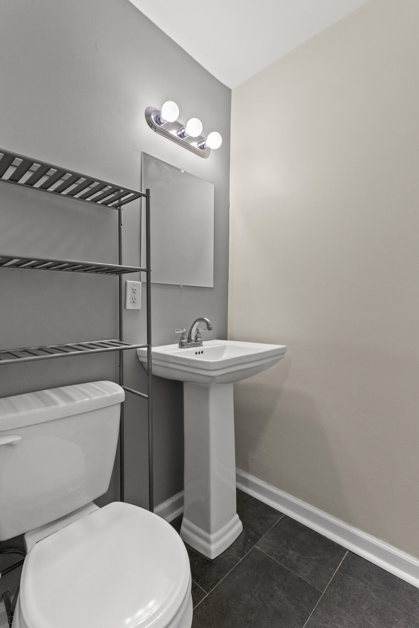 530 Rogers Road Lexington, KY 40505 - Photo 18 of 29 bathroom 2