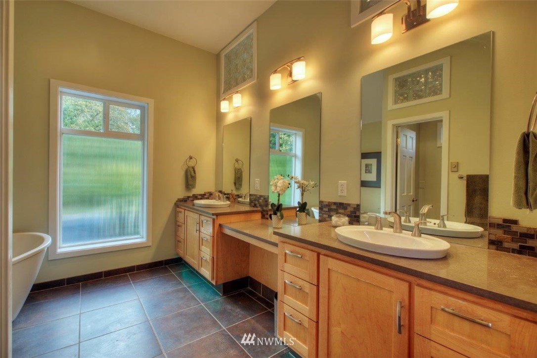 18835 106th Avenue Southeast Renton, WA 98055 - Photo 16 of 28 Gallery Image 16