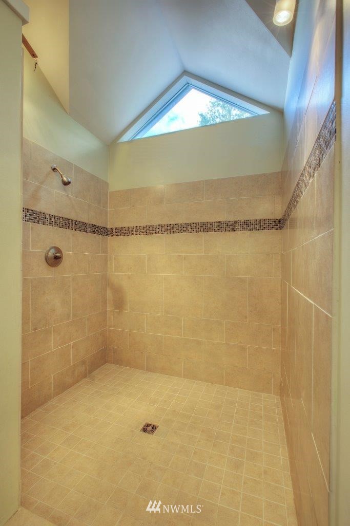 18835 106th Avenue Southeast Renton, WA 98055 - Photo 17 of 28 Gallery Image 17