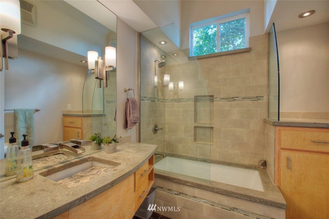 18835 106th Avenue Southeast Renton, WA 98055 - Photo 20 of 28 Gallery Image 20