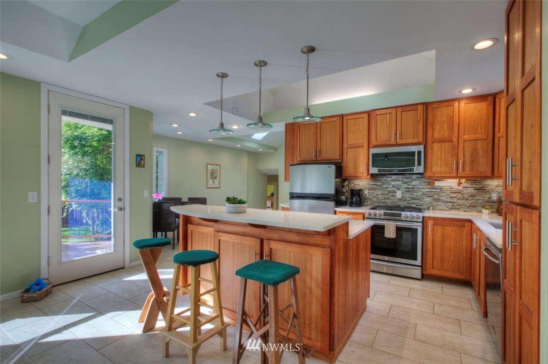 18835 106th Avenue Southeast Renton, WA 98055 - Photo 9 of 28 Gallery Image 9