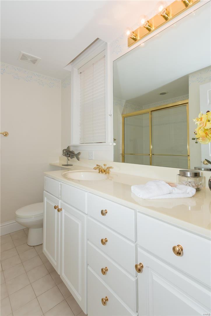 7538 Wydown Boulevard, Unit 1A St. Louis, MO 63105 - Photo 14 of 17