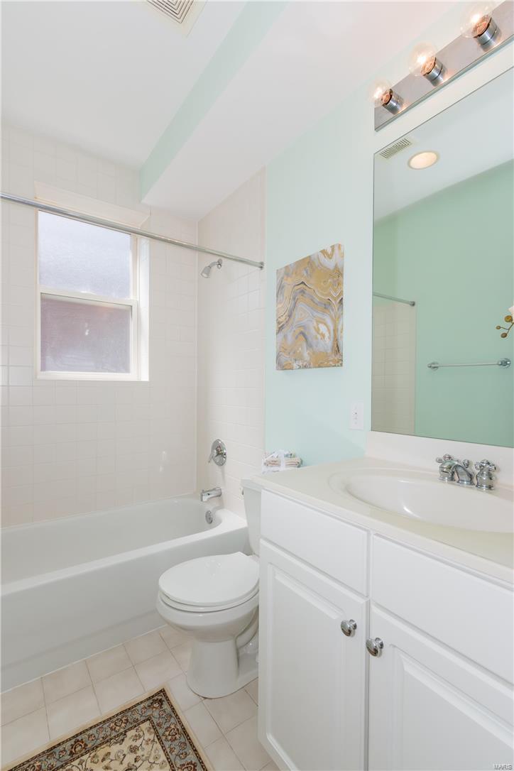 7538 Wydown Boulevard, Unit 1A St. Louis, MO 63105 - Photo 16 of 17