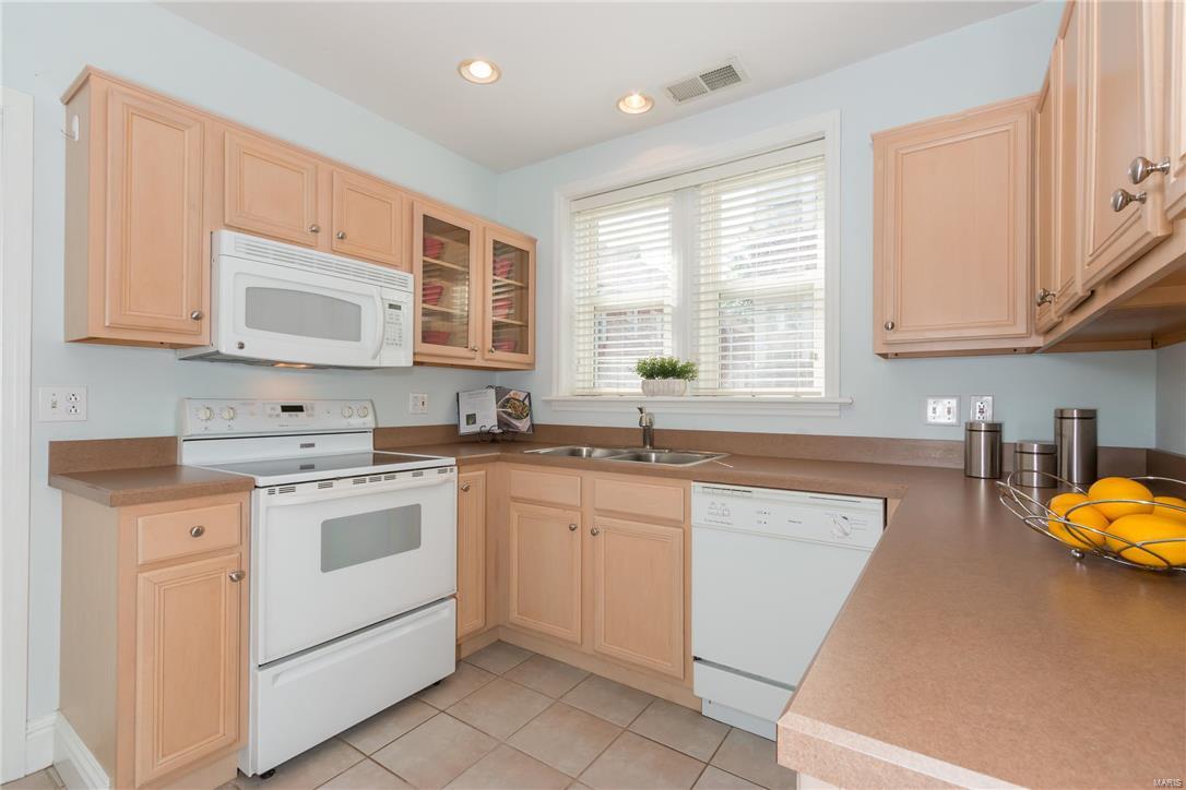 7538 Wydown Boulevard, Unit 1A St. Louis, MO 63105 - Photo 8 of 17