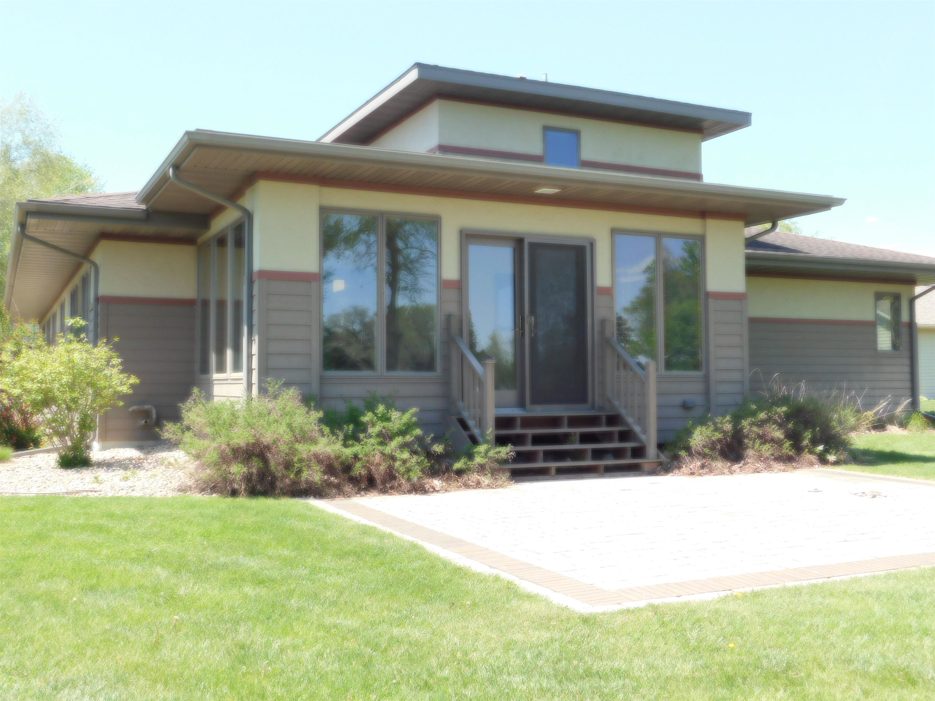 555 North Washington Street Spring Green, WI 53588 - Photo 8 of 52