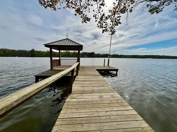 $182,000 | 20062 North Shore Lane, West Frankfort, IL 62896