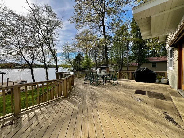 $182,000 | 20062 North Shore Lane, West Frankfort, IL 62896