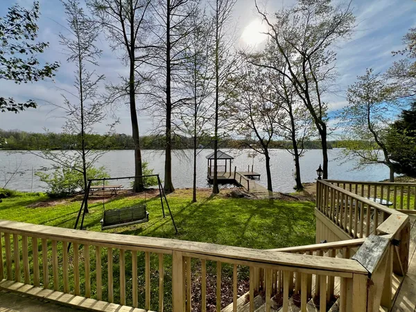 $182,000 | 20062 North Shore Lane, West Frankfort, IL 62896