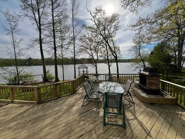 $182,000 | 20062 North Shore Lane, West Frankfort, IL 62896
