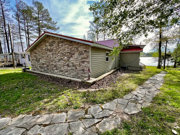 $182,000 | 20062 North Shore Lane, West Frankfort, IL 62896
