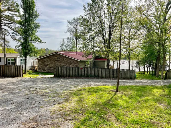 $182,000 | 20062 North Shore Lane, West Frankfort, IL 62896