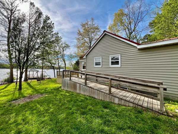 $182,000 | 20062 North Shore Lane, West Frankfort, IL 62896