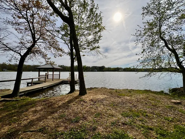 $182,000 | 20062 North Shore Lane, West Frankfort, IL 62896