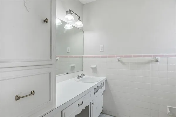 $2,250 | 6200 Trail Lake Drive, Fort Worth, TX 76133