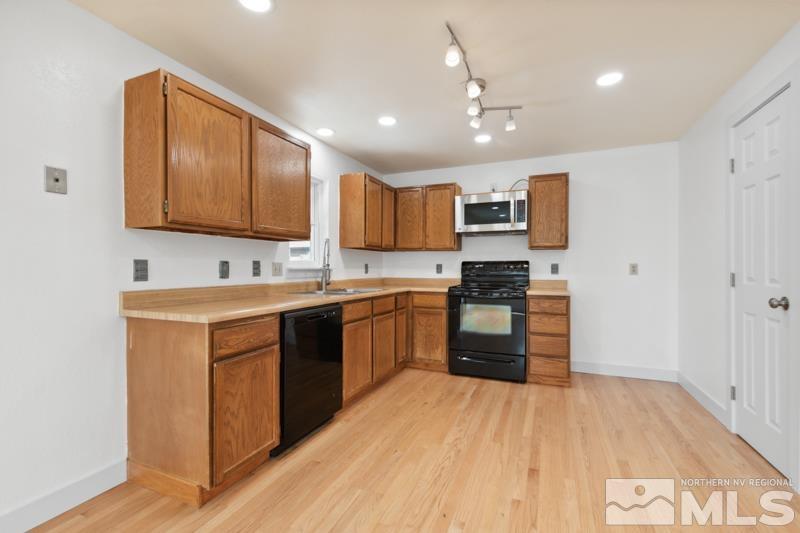 1635 Alamo Street Reno, NV 89503 - Photo 8 of 23 a kitchen with granite countertop a refrigerator stove top oven and sink