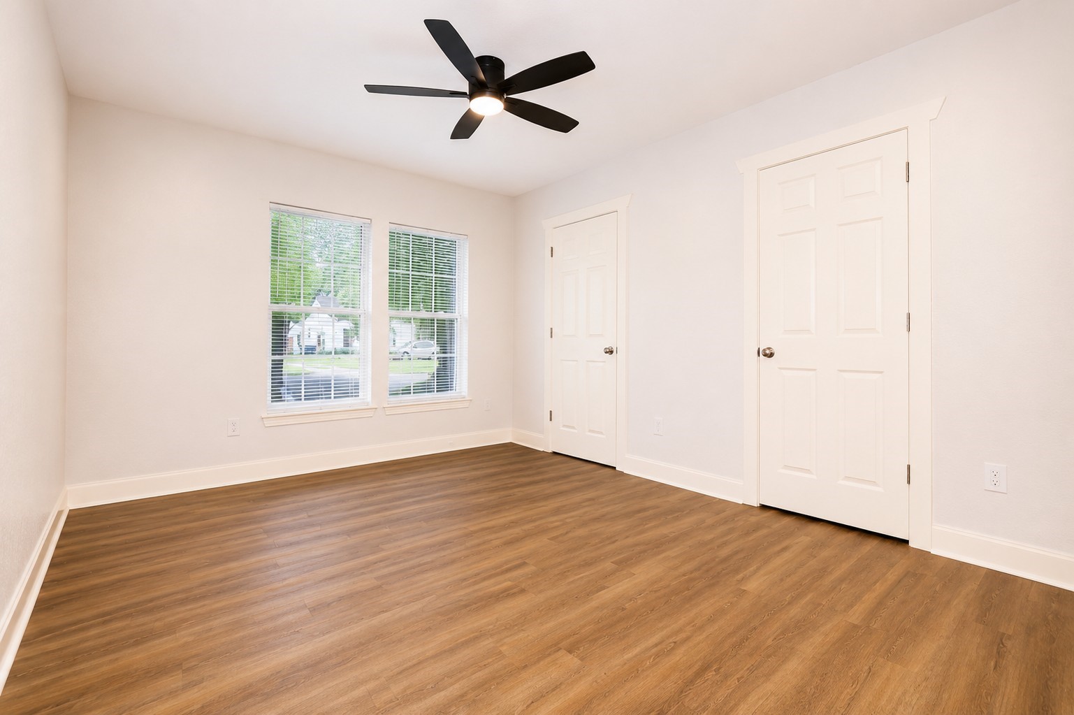 1011 North Valderas Street Angleton, TX 77515 - Photo 11 of 14 2nd Bedroom