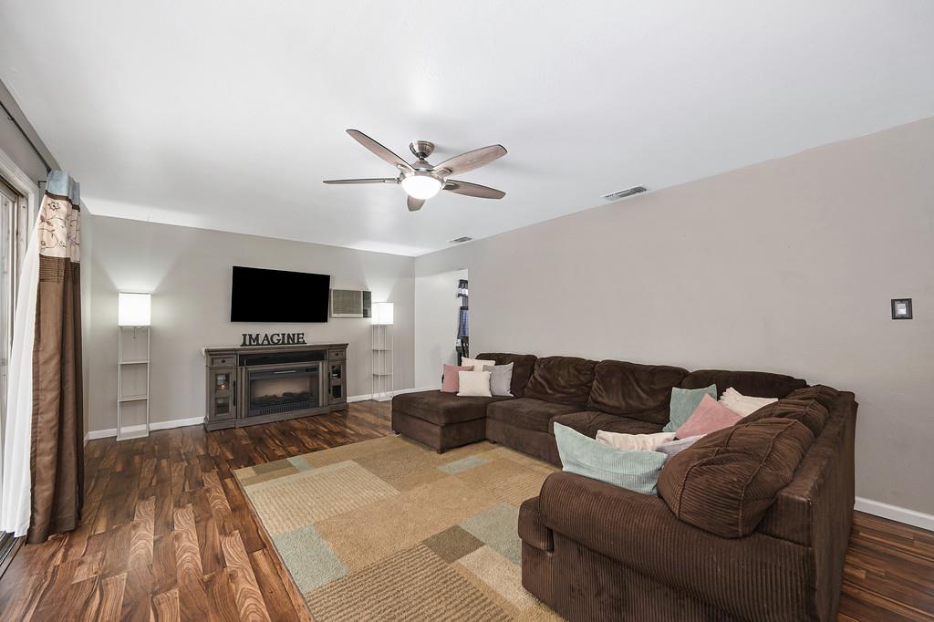 5429 Rambler Way Sacramento, CA 95841 - Photo 12 of 35