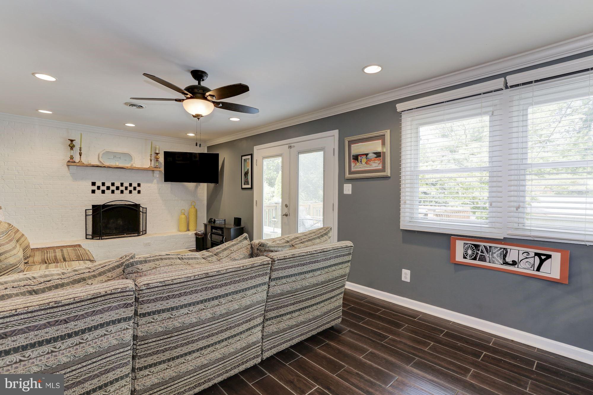 2926 Chestnut Road Edgewater, MD 21037 - Photo 10 of 30 Bright Family Room w/french doors opening to deck
