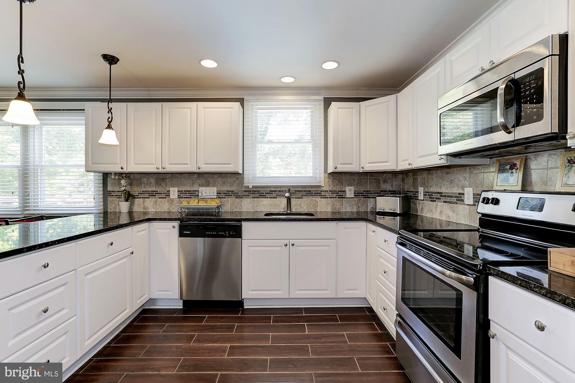 2926 Chestnut Road Edgewater, MD 21037 - Photo 7 of 30 Crisp white cabinets and ss appl make it shine!
