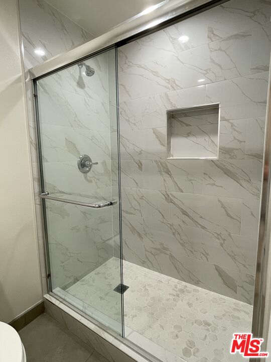 11738 Mayfield Avenue, Unit 114 Los Angeles, CA 90049 - Photo 19 of 25 a bathroom with a shower