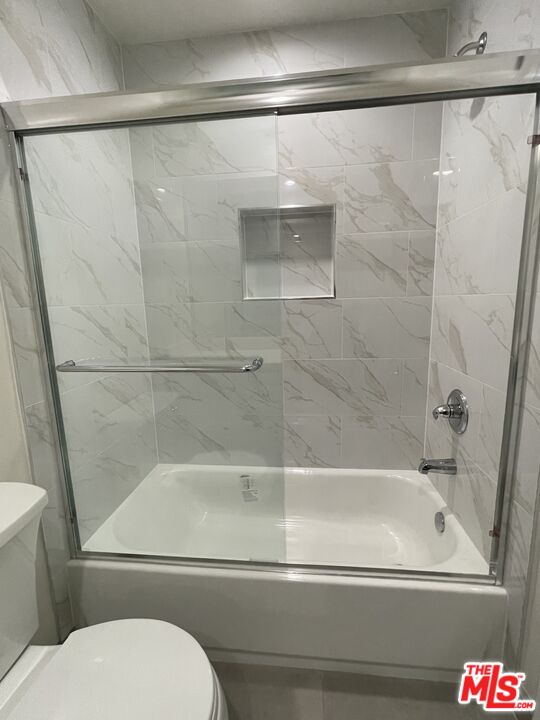 11738 Mayfield Avenue, Unit 114 Los Angeles, CA 90049 - Photo 23 of 25 a bathroom with a toilet and a shower