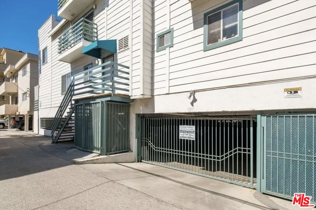 11738 Mayfield Avenue, Unit 114 Los Angeles, CA 90049 - Photo 25 of 25 a view of a entrance gate of a house