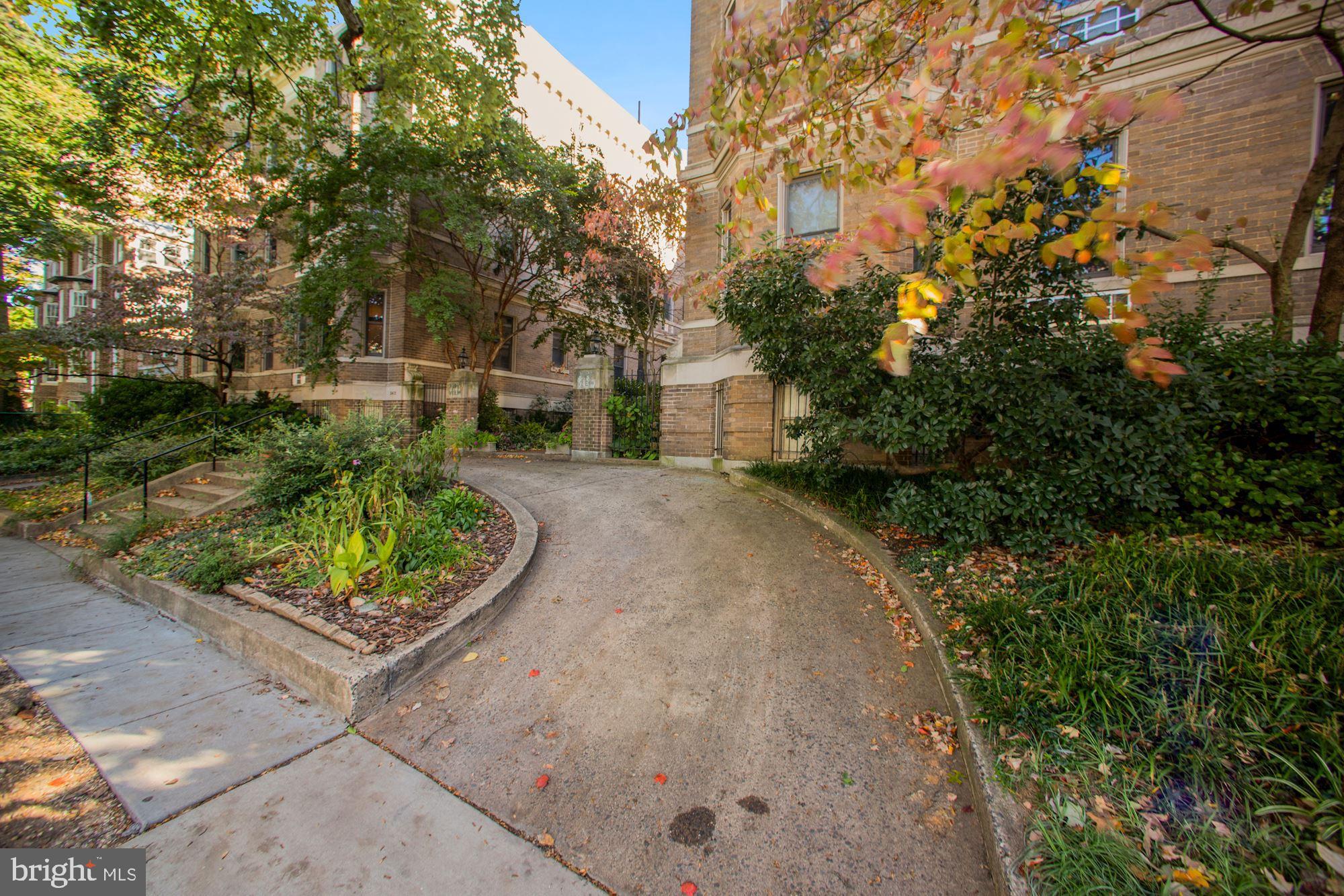 2415 20th Street Northwest, Unit 24 Washington, DC 20009 - Photo 4 of 33 Circular driveway