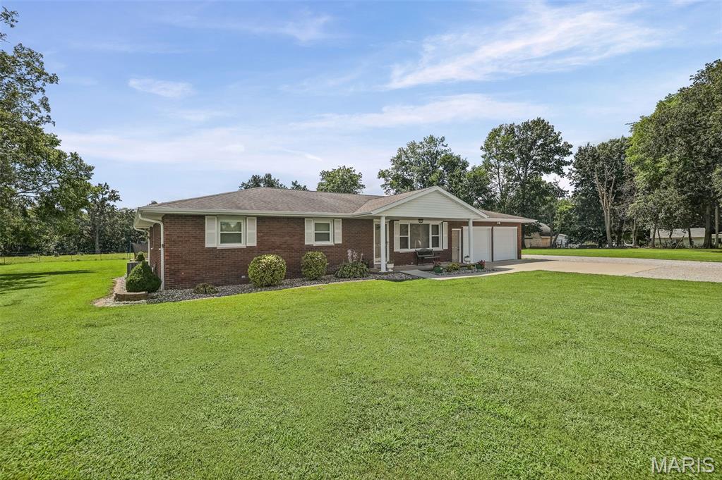 13906 Klaus Lake Road Highland, IL 62249 - Photo 2 of 40 Gallery Image 2