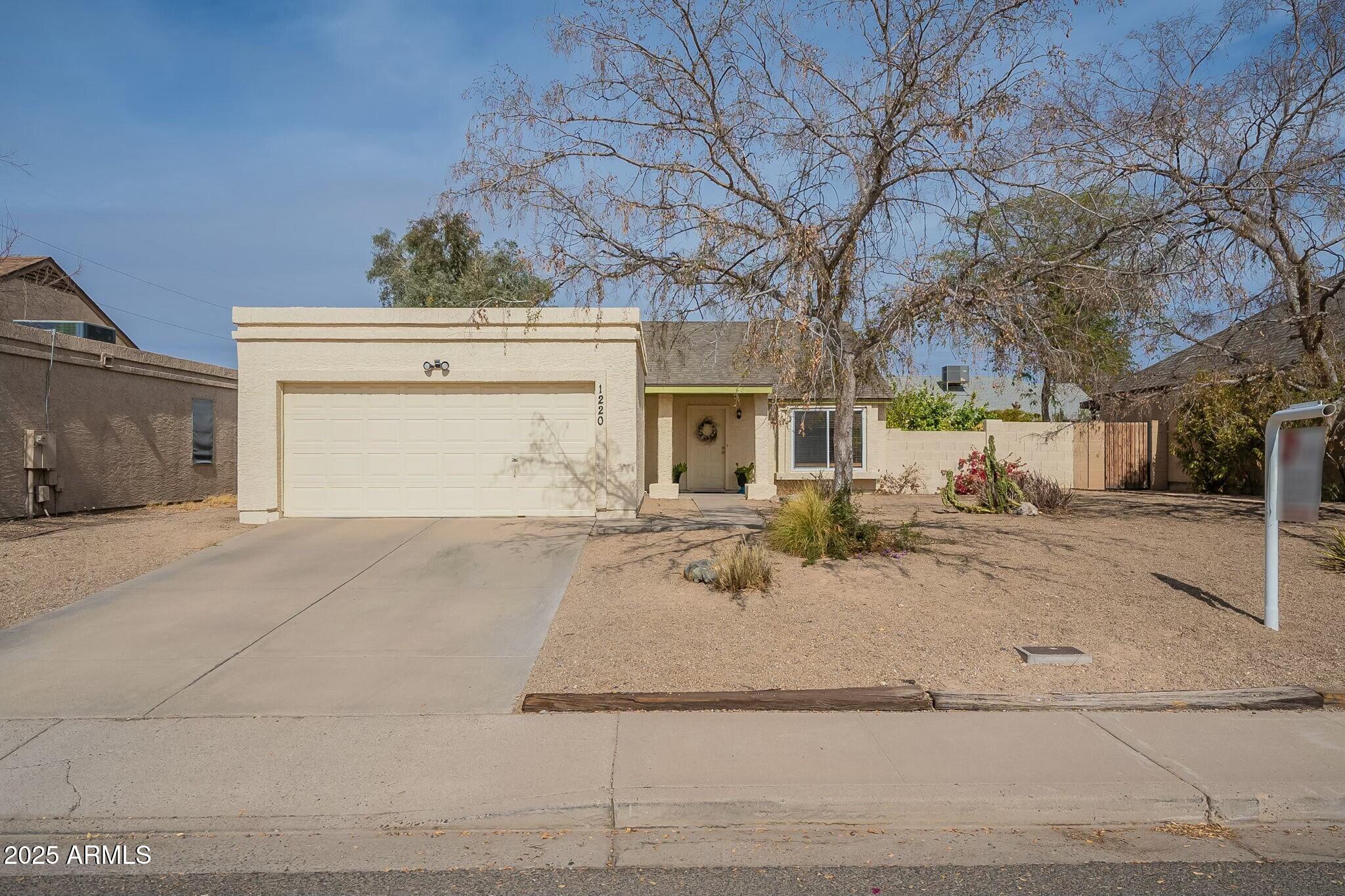 1220 East Utopia Road Phoenix, AZ 85024 - Photo 1 of 28 tempImagemMygSW