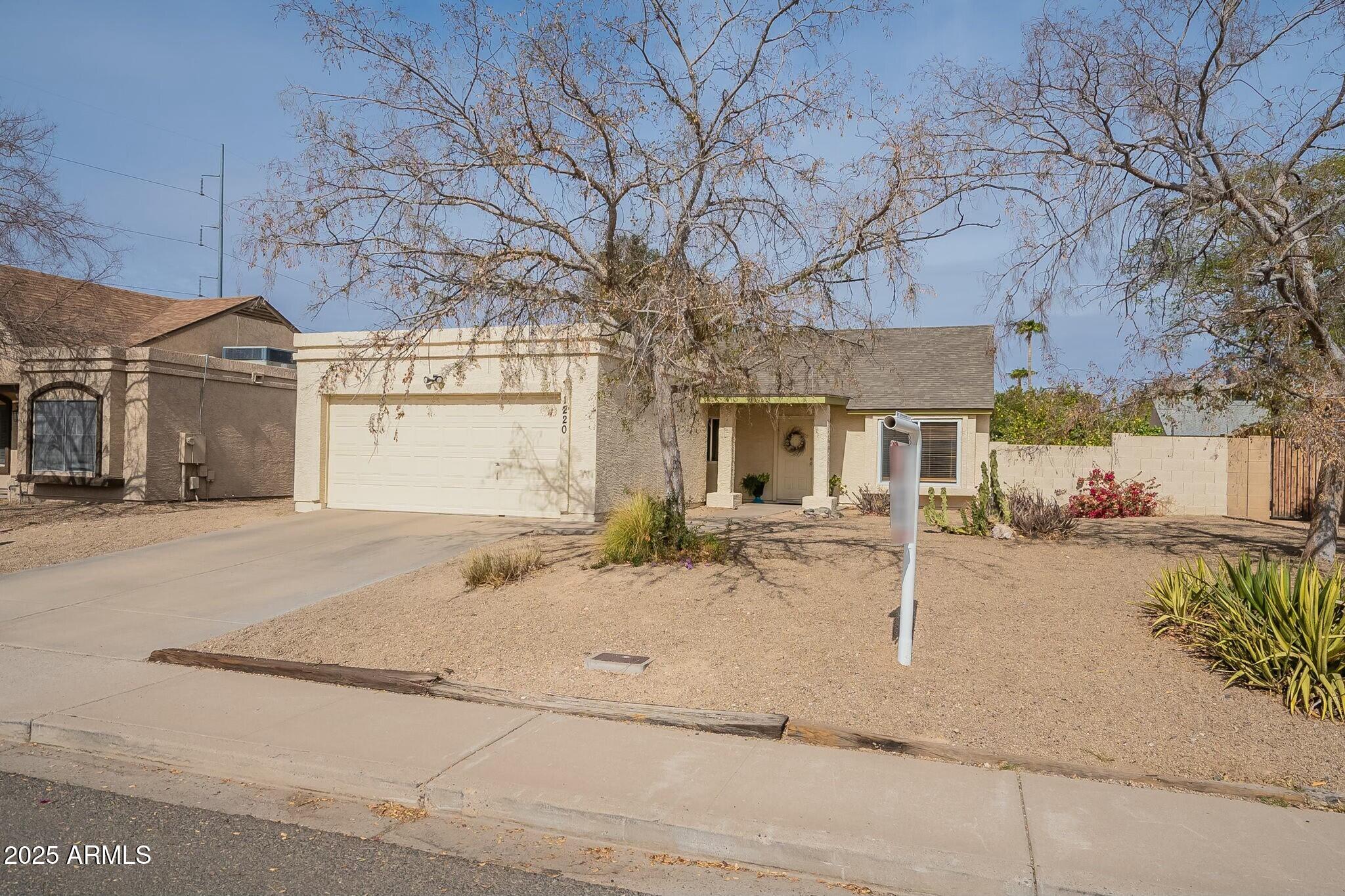 1220 East Utopia Road Phoenix, AZ 85024 - Photo 2 of 28 tempImagehGduLN