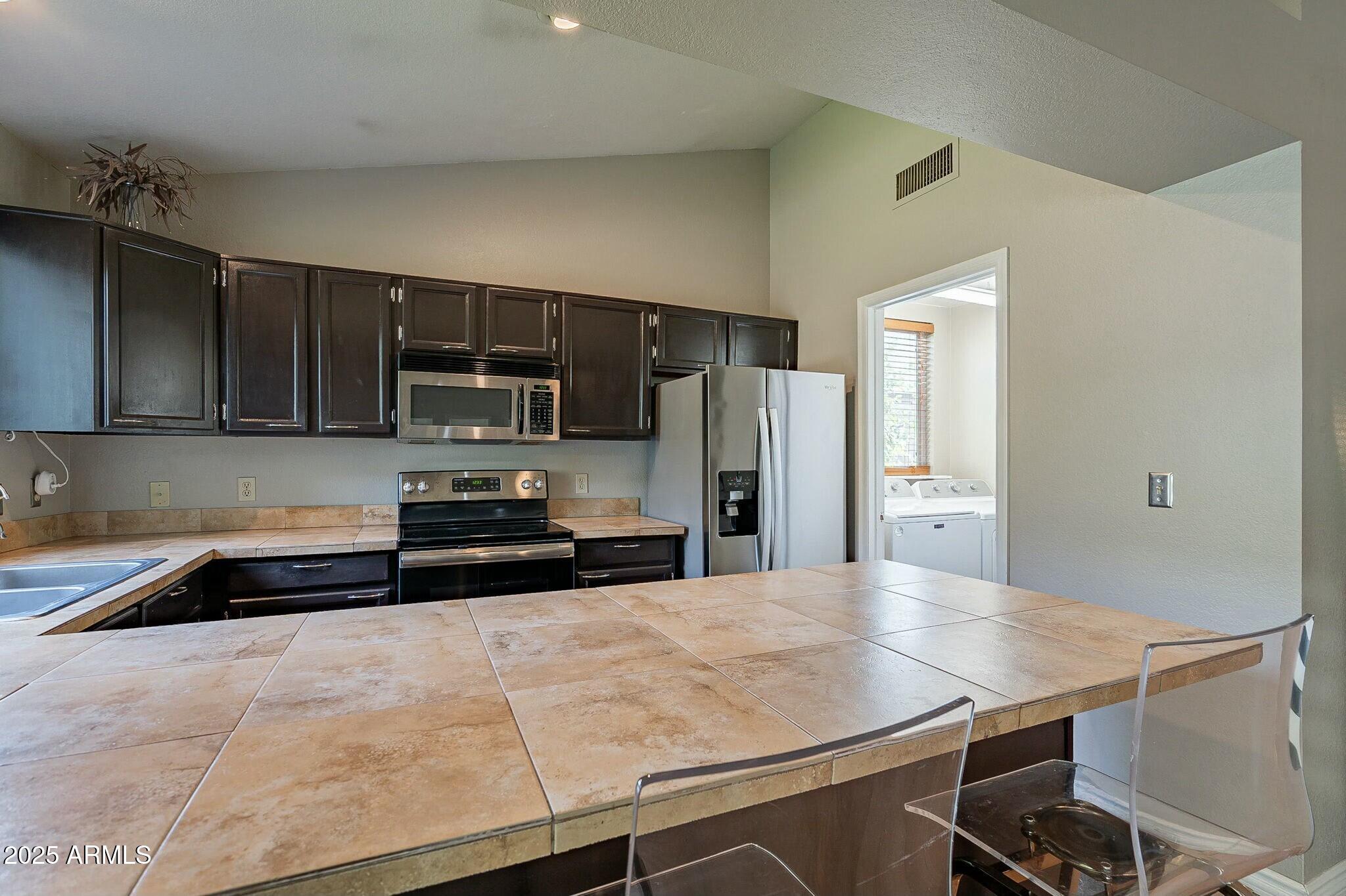1220 East Utopia Road Phoenix, AZ 85024 - Photo 7 of 28 tempImageTmPGuV