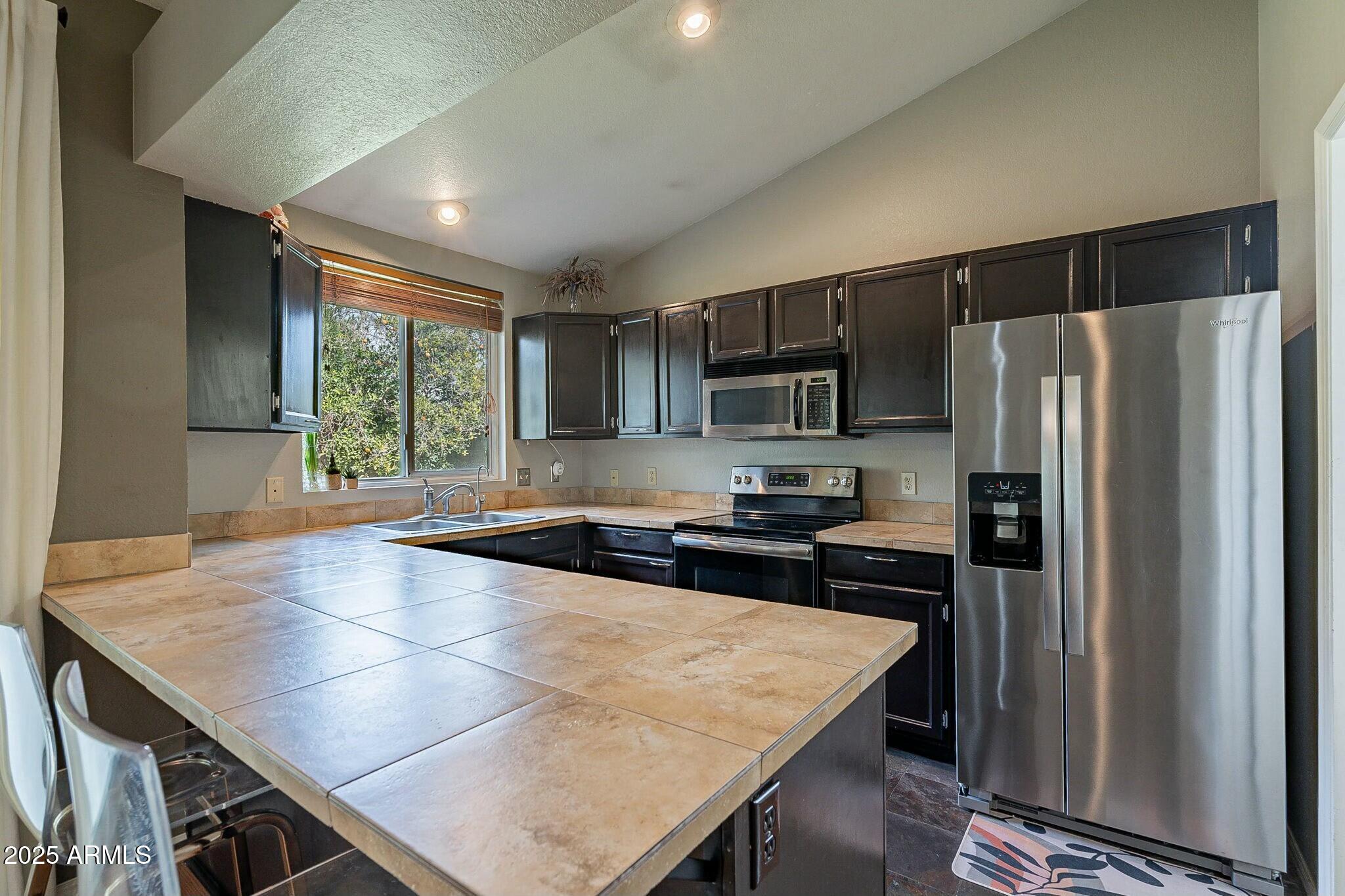1220 East Utopia Road Phoenix, AZ 85024 - Photo 8 of 28 tempImageQ48SUs