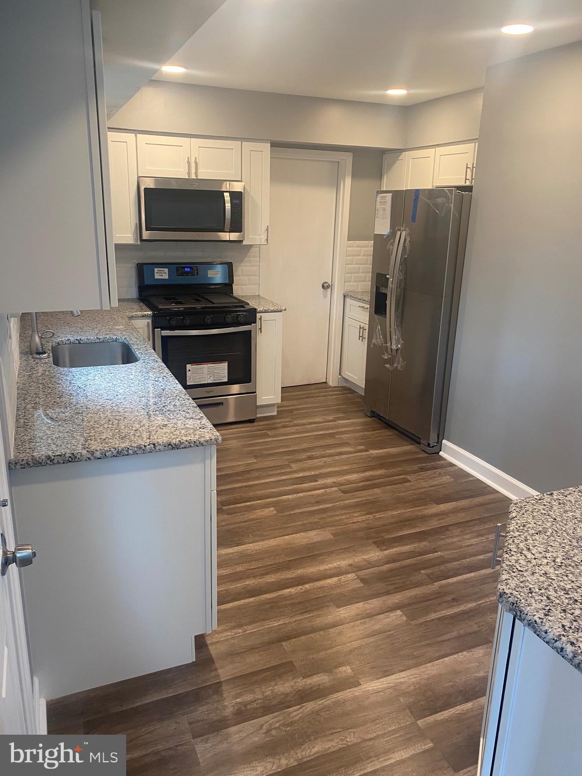 144 Oakmont Road Clementon, NJ 08021 - Photo 5 of 6 Stainless steel appliance package!