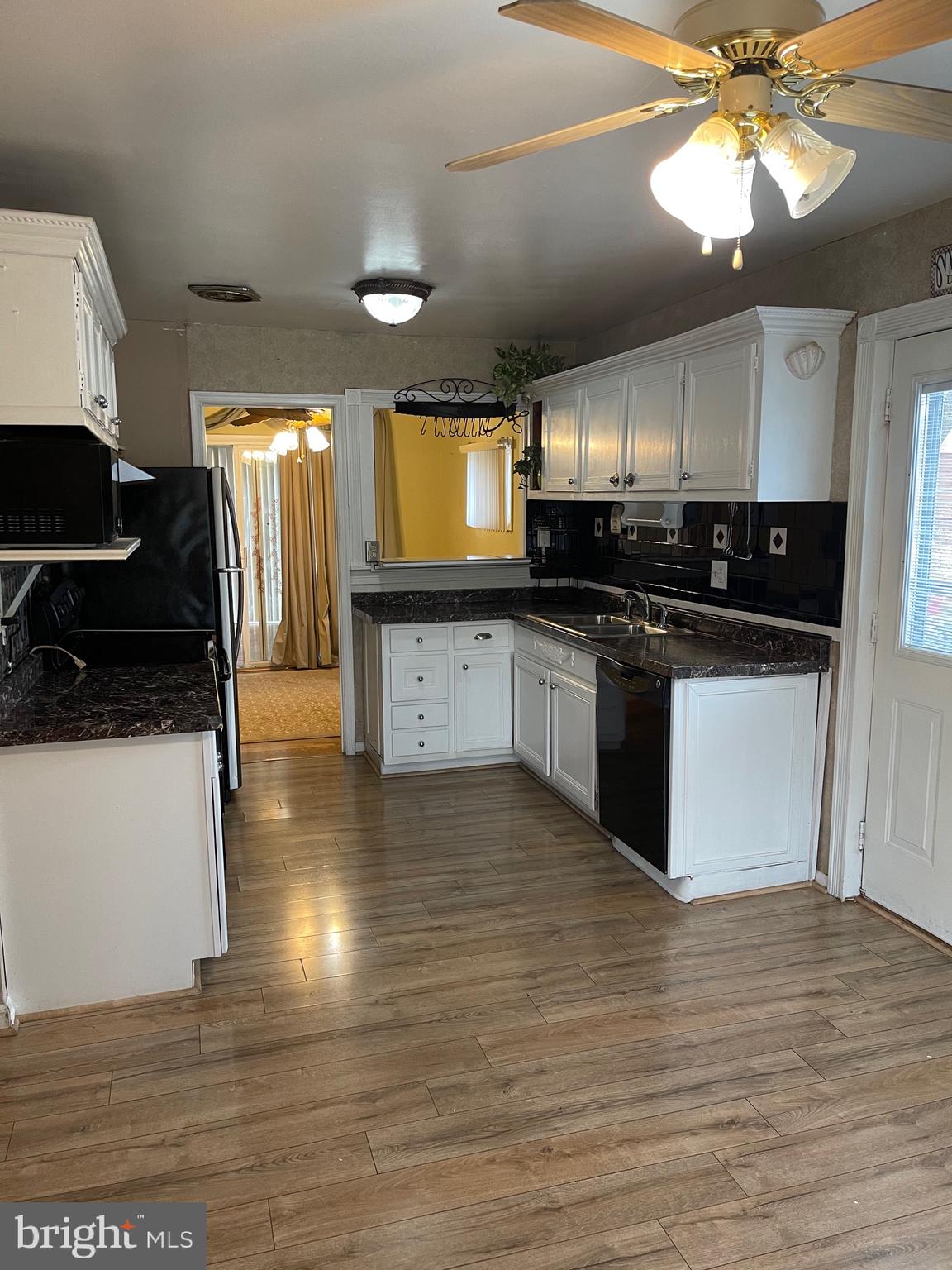 7012 Dolphin Road Lanham, MD 20706 - Photo 16 of 35 Kitchen