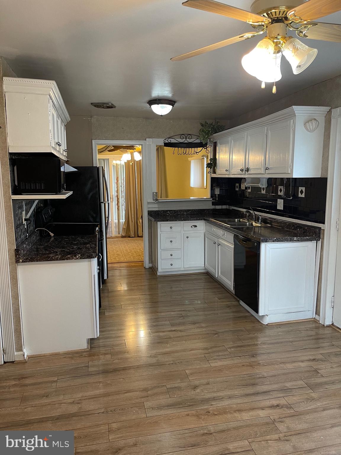 7012 Dolphin Road Lanham, MD 20706 - Photo 17 of 35 Kitchen