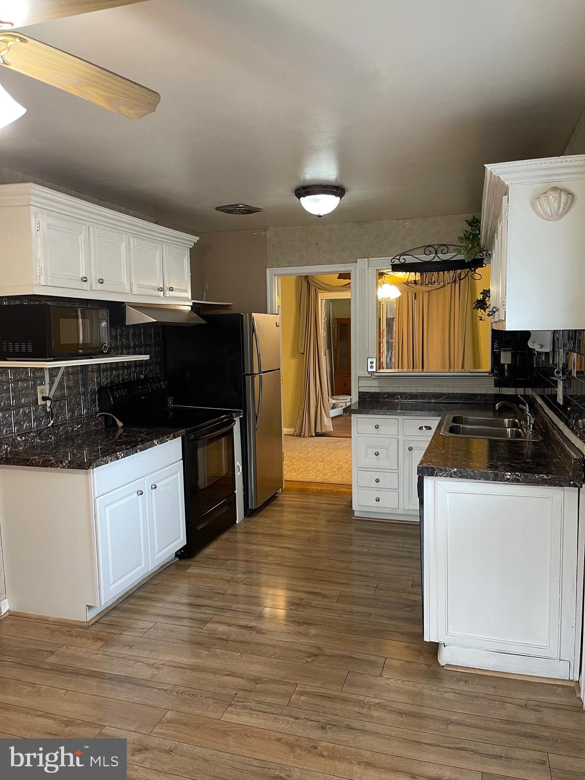 7012 Dolphin Road Lanham, MD 20706 - Photo 18 of 35 Kitchen