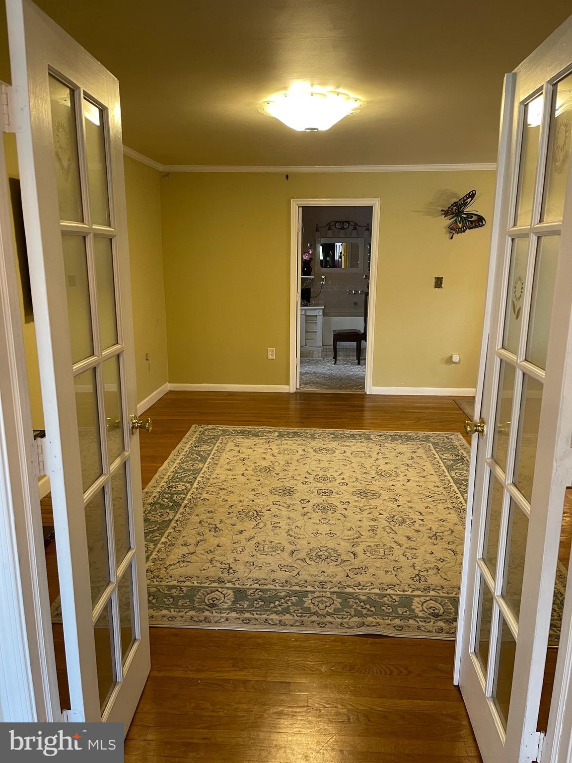 7012 Dolphin Road Lanham, MD 20706 - Photo 4 of 35 Enter into the Formal Living Room