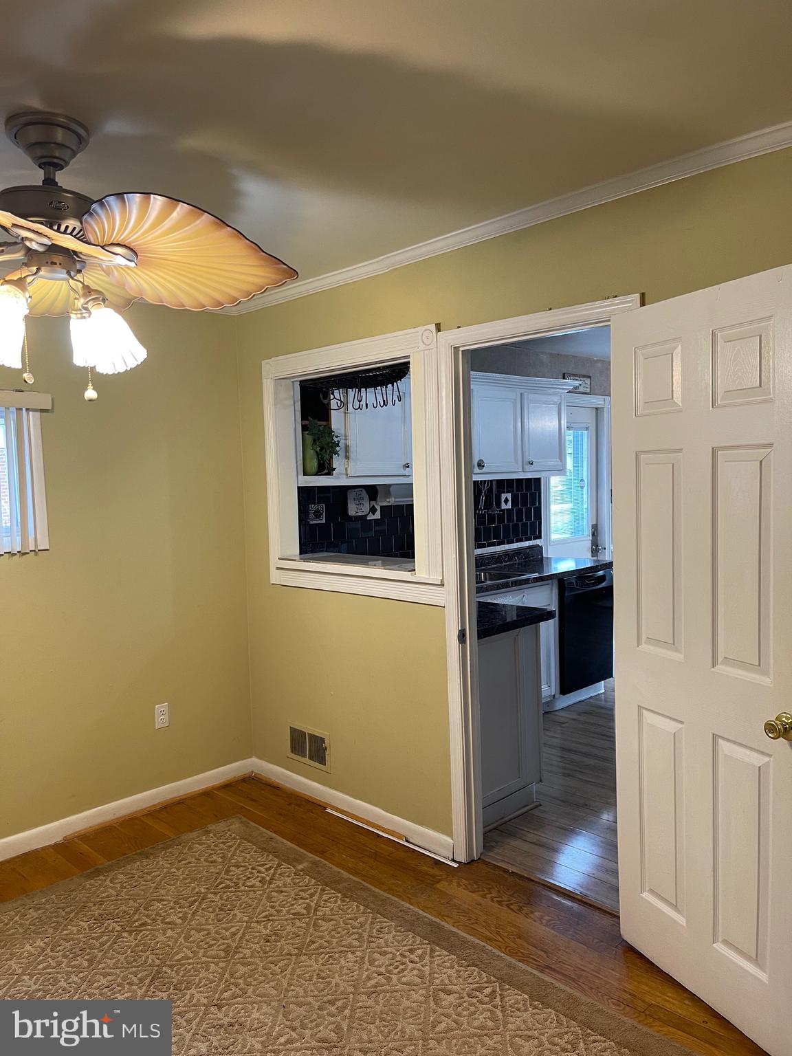 7012 Dolphin Road Lanham, MD 20706 - Photo 7 of 35 Dining Room pass thru to Kitchen