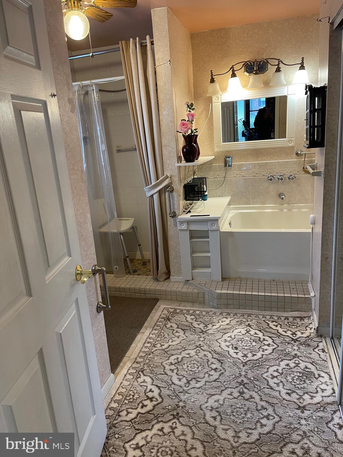 7012 Dolphin Road Lanham, MD 20706 - Photo 9 of 35 Main Level Full Bathroom