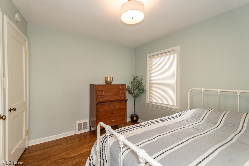 1306 Sunset Road Cleveland, OH 44124 - Photo 13 of 30