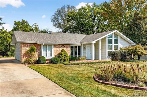 $395,000 | 2022 Baxter Road, Chesterfield, MO 63017