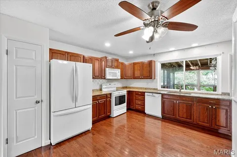 $395,000 | 2022 Baxter Road, Chesterfield, MO 63017